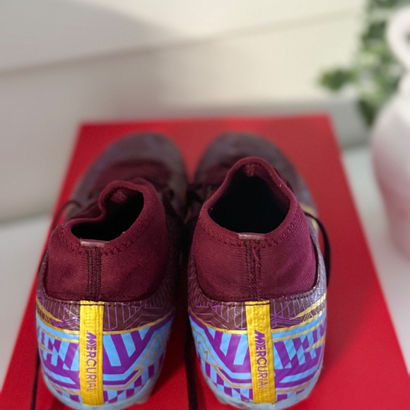 Soccer cleats - Picture 4 of 4